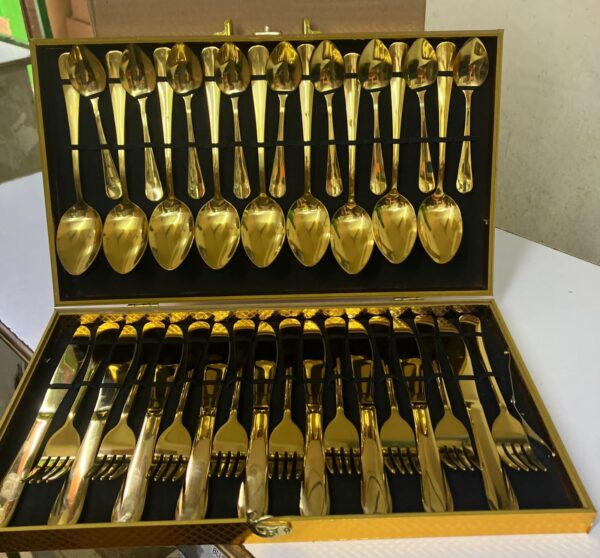 36 pieces briefcase cutlery set:* *Gold colour